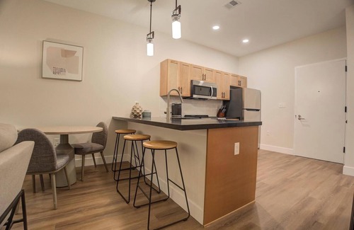 Kensington Apartment | Landing at Hagert and York - 1 Bedroom in East .