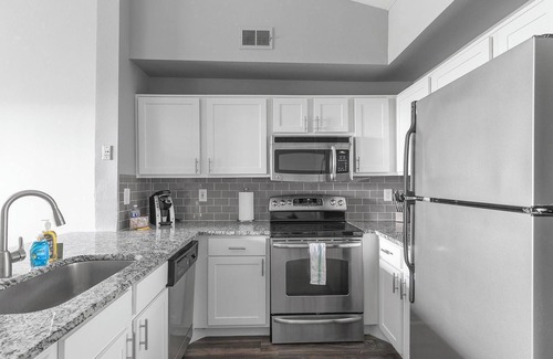 Fossil Creek Apartment | Landing at Hidden Lakes - 1 Bedroom in North Fo.