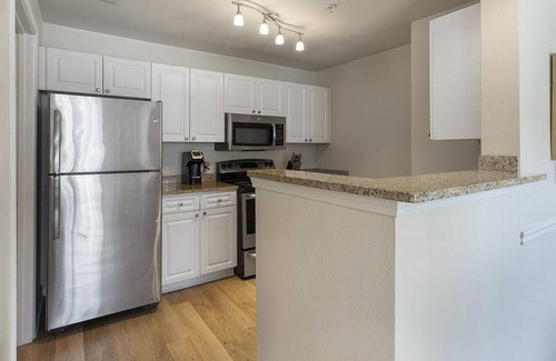 Greenbrier East Apartment | Landing at Hideaway at Greenbrier Luxury Apartment Homes - 1 Bedroom in Greenbrier East