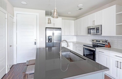 Wetmore Apartment | Landing at La Tierna - 2 Bedrooms in Northwest .