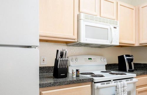 Cedar Park Apartment | Landing at Lakeline Parmer Lane - 2 Bedrooms in Avery Ranch Lakeline
