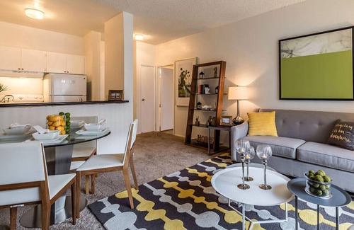 Lakeshore Apartment | Landing at Lakewood Apartments at Lake Merced - 1 Bedroom in Lakeshore