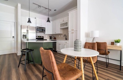 Cary Apartment | Landing at Lofts at Weston Lakeside - 1 Bedroom in Cary