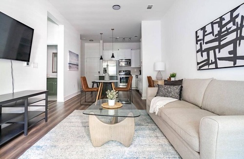 Cary Apartment | Landing at Lofts at Weston Lakeside - 2 Bedrooms in Cary