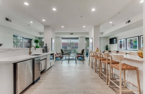 Tobin Hill Apartment | Landing at Lofts on Main - 1 Bedroom in Monte V.