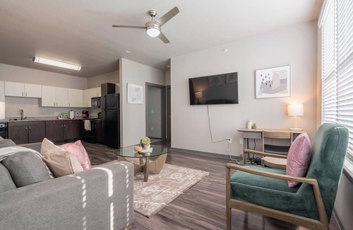 Tobin Hill Apartment | Landing at Lofts on Main - 3 Bedrooms in Tobin .