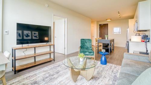 Logan Square Apartment | Landing at Logan Apartments - 1 Bedroom in Logan Square