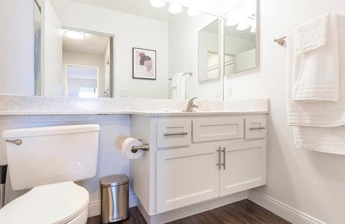 North Broadway Apartment | Landing at Madera Ridge - 1 Bedroom in Country Club