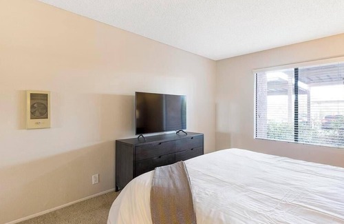 North Broadway Apartment | Landing at Madera Ridge - 1 Bedroom in Country Club