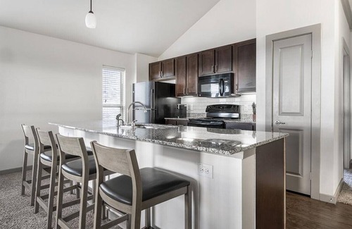 Georgetown Apartment | Landing at Madison at Westinghouse - 2 Bedrooms in Downtown Georgetown