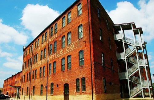 Petersburg Apartment | Landing at Mayton Transfer Lofts - Studio in Downtown Petersburg