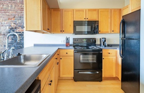 Petersburg Apartment | Landing at Mayton Transfer Lofts - 1 Bedroom in Downtown Petersburg