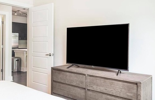 NoDa Apartment | Landing at Mercury NoDa - 1 Bedroom in North Charlotte