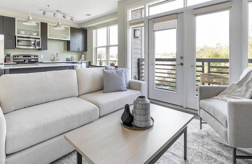 NoDa Apartment | Landing at Mercury NoDa - Studio in North Charlotte