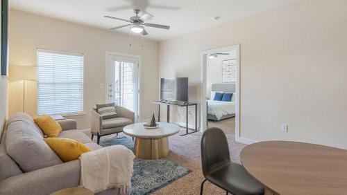 New Braunfels Apartment | Landing at Mission Hill - 2 Bedrooms in Downtown New Braunfels