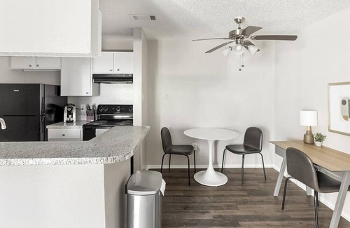 Dallas Apartment | Landing at Oak Meadow - 1 Bedroom in Dallas