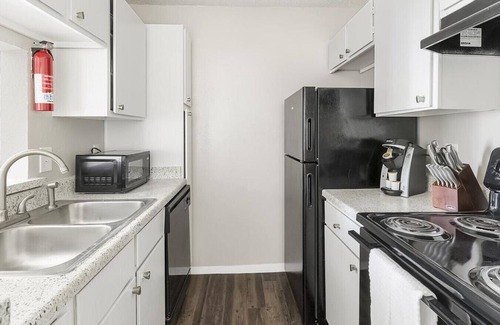 Dallas Apartment | Landing at Oak Meadow - 1 Bedroom in Dallas