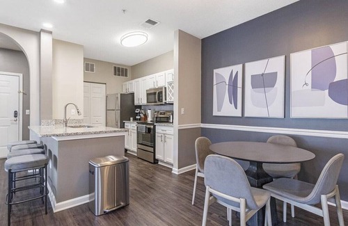 Jacksonville Apartment | Landing at Oaks at Normandy - 2 Bedrooms in Rolling Hills