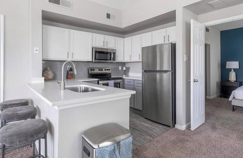 George Bush Park/Eldridge Apartment | Landing at Phillips Pass - 1 Bedroom in Westside