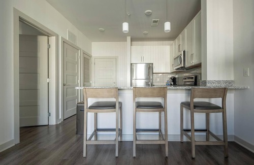 Charlotte Apartment | Landing at Pine 25 North End - 1 Bedroom in Try.