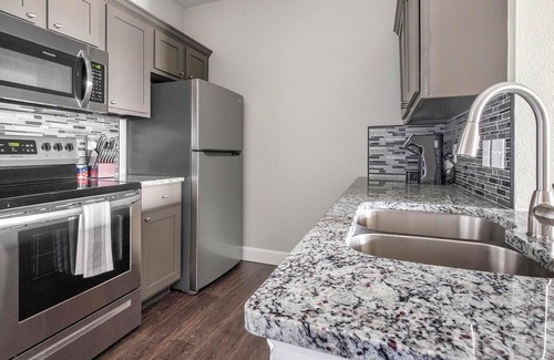 Richmond Apartment | Landing at Residences at River Park West - 1 Be.