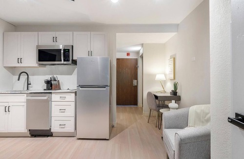Northeast Raleigh Apartment | Landing at The Harrison - 1 Bedroom in Northeas.