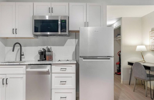 Northeast Raleigh Apartment | Landing at The Harrison - 1 Bedroom in Northeas.