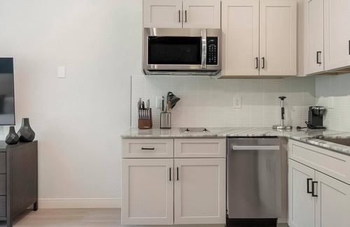 Northeast Raleigh Apartment | Landing at The Harrison - Studio in Northeast R.
