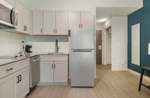 Northeast Raleigh Apartment | Landing at The Harrison - Studio in Northeast R.