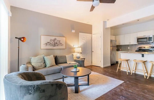 Downtown Fort Worth Apartment | Landing at The Henderson - 1 Bedroom in Downtow.