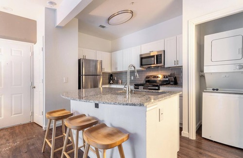 Downtown Fort Worth Apartment | Landing at The Henderson - 1 Bedroom in Downtow.