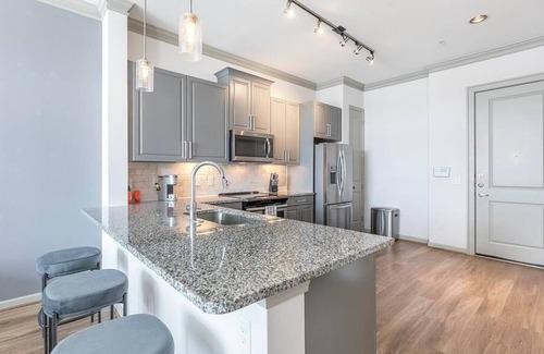 Garland Apartment | Landing at The Hendry - 1 Bedroom in Downtown Garland