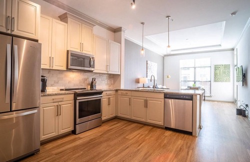 Garland Apartment | Landing at The Hendry - 1 Bedroom in Downtown Garland