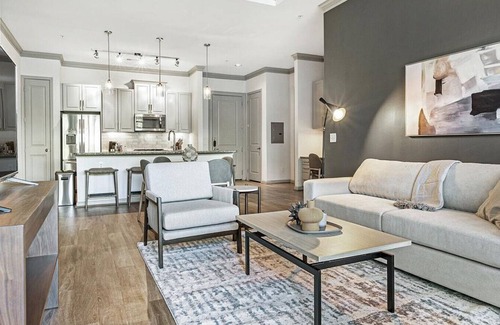 Garland Apartment | Landing at The Hendry - 2 Bedrooms in Downtown Garland