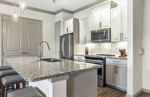 Garland Apartment | Landing at The Hendry - 2 Bedrooms in Downtown Garland