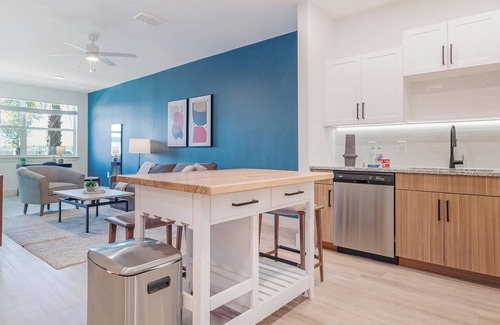 Sanford Apartment | Landing at The Henry Luxury Apartments - 1 Bedr.