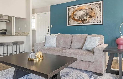 Royal Ridge Apartment | Landing at The Lynx - 1 Bedroom in Northeast Side