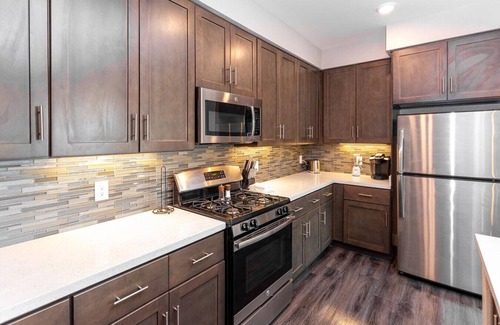 Rhodes Ranch Apartment | Landing at The Mercer - 2 Bedrooms in Rhodes Ranch