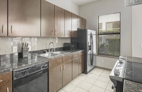 Greenway Plaza-Upper Kirby Apartment | Landing at The Metropole - 2 Bedrooms in Greenway /Upper Kirby Area