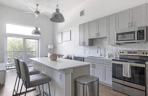 Pleasant Valley Apartment | Landing at The Monroe - 1 Bedroom in Montopolis