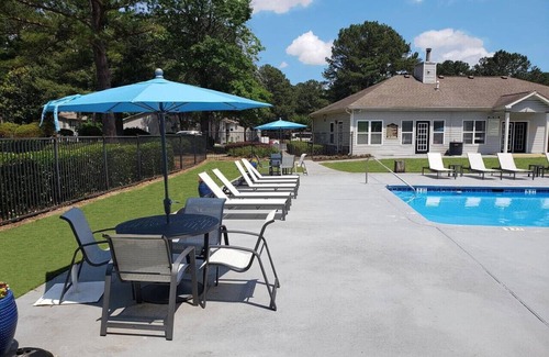 Ellenwood Apartment | Landing at The Park at London - 1 Bedroom in Morrow