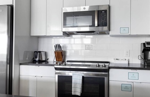 Port Tampa City Apartment | Landing at The Pointe on Westshore - 2 Bedrooms in Port Tampa City