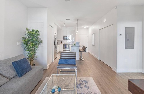 Port Tampa City Apartment | Landing at The Pointe on Westshore - 1 Bedroom .