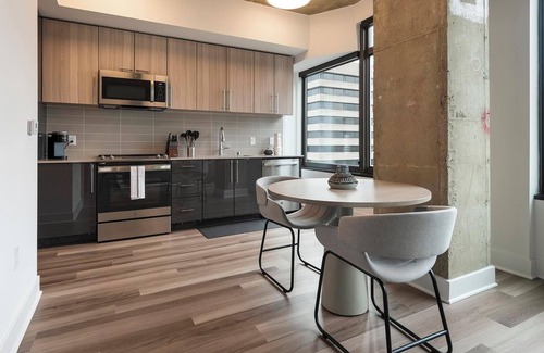Baileys Crossroads Apartment | Landing at Three Collective - 1 Bedroom in Fall.