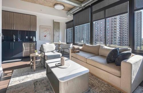 Baileys Crossroads Apartment | Landing at Three Collective - 1 Bedroom in Fall.