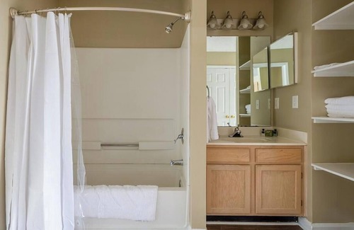 Holly Springs Apartment | Landing at Trellis Pointe - 1 Bedroom in Downtown Holly Springs