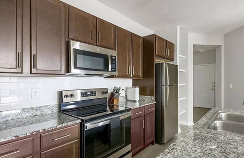League City Apartment | Landing at Victory North - 2 Bedrooms in League City