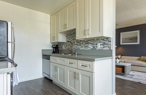 Tri-West Apartment | Landing at Villa Francisca - 1 Bedroom in Central La