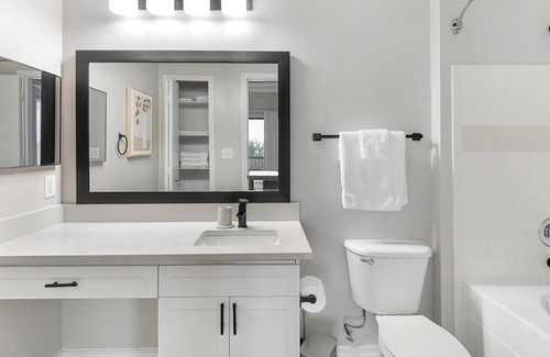 Lewisville Apartment | Landing at Villas of Vista Ridge - 1 Bedroom in Downtown Lewisville