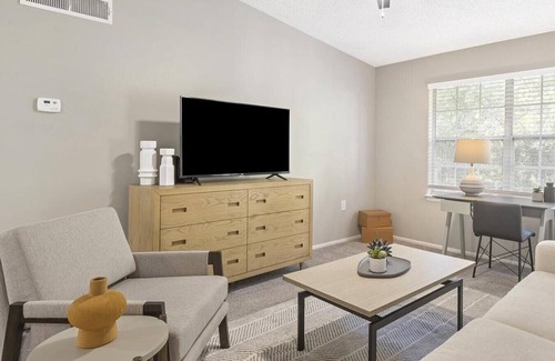 Plant City Apartment | Landing at Walden Lake - 2 Bedrooms in Downtown Plant City